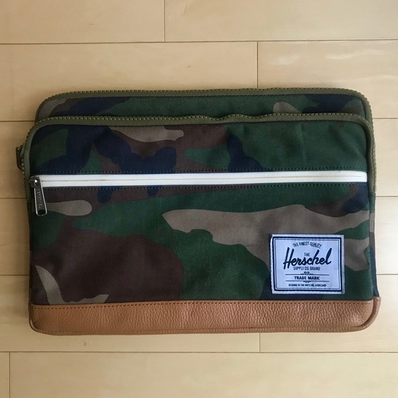 herschel camo laptop sleeve